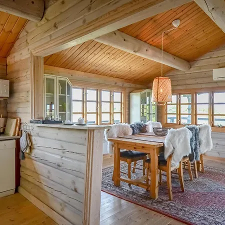 Дом отдыха Four-bedroom In *